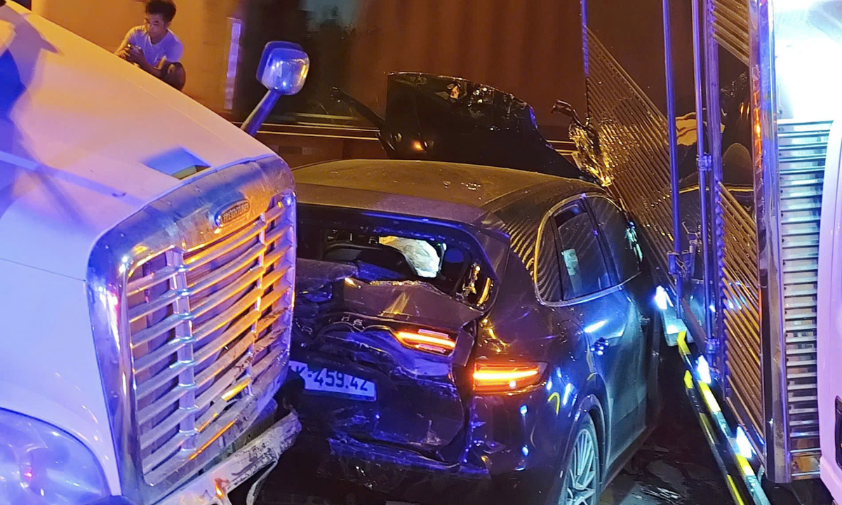 6 ôtô tông liên hoàn trên cầu Phú Mỹ, ùn tắc kéo dài