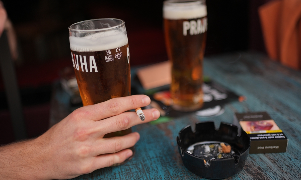 Quốc hội Anh thông qua dự luật cấm người sinh sau 2008 mua thuốc lá