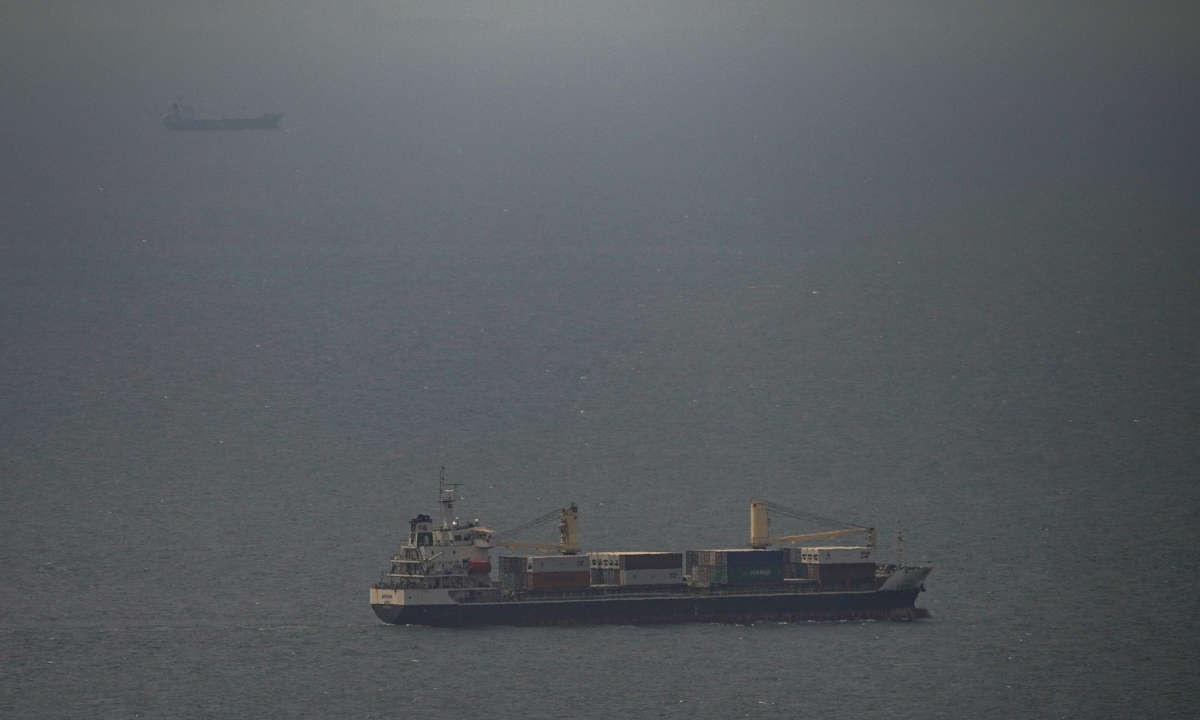 'Ngoại giao pháo hạm' giữa Mỹ và Iran ở eo biển Hormuz