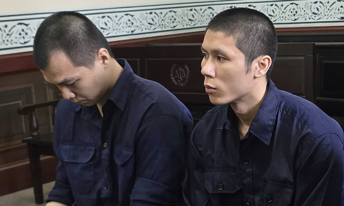 Cựu tiếp viên hàng không cùng vợ buôn ma túy