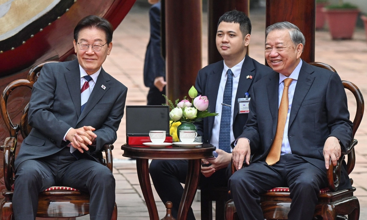 Tổng Bí thư, Chủ tịch nước thưởng trà cùng Tổng thống Hàn Quốc
