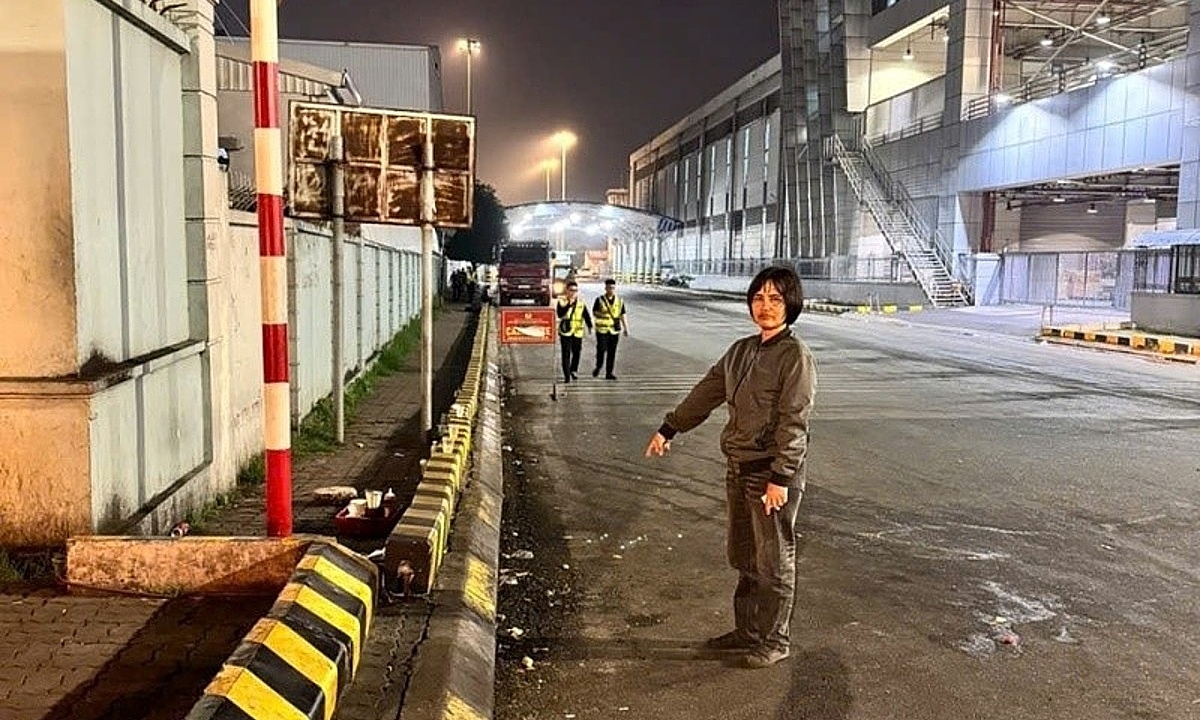 Người bán hàng rong chống đối, 'la hét, vứt đồ ra lòng đường' bị khởi tố