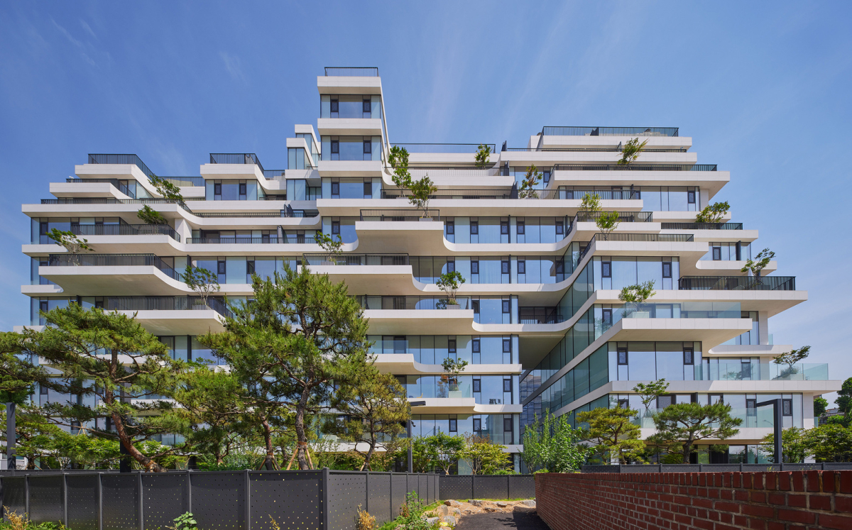 Chung cư Hàn Quốc biến ban công thành "sân nhà" cho từng căn hộ