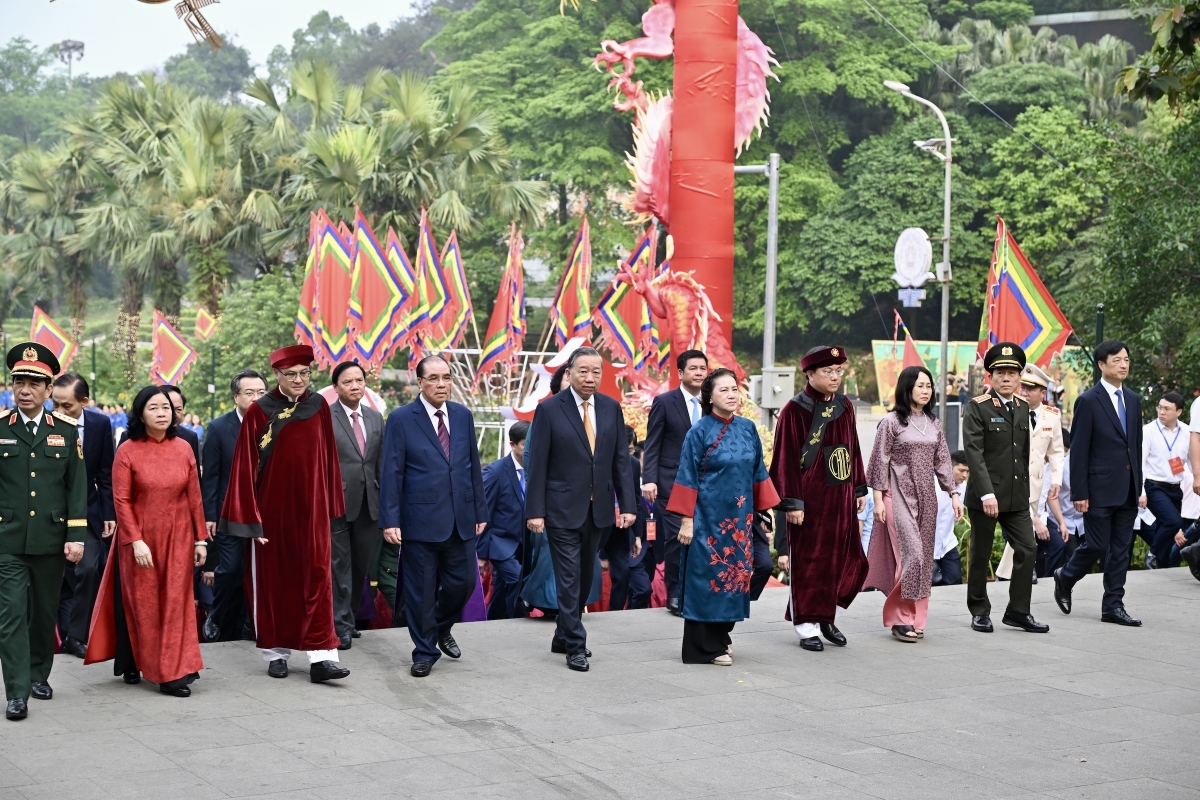 'Chọn con đường dựng xây đất nước phồn vinh thì không được nản lòng trước khó khăn'