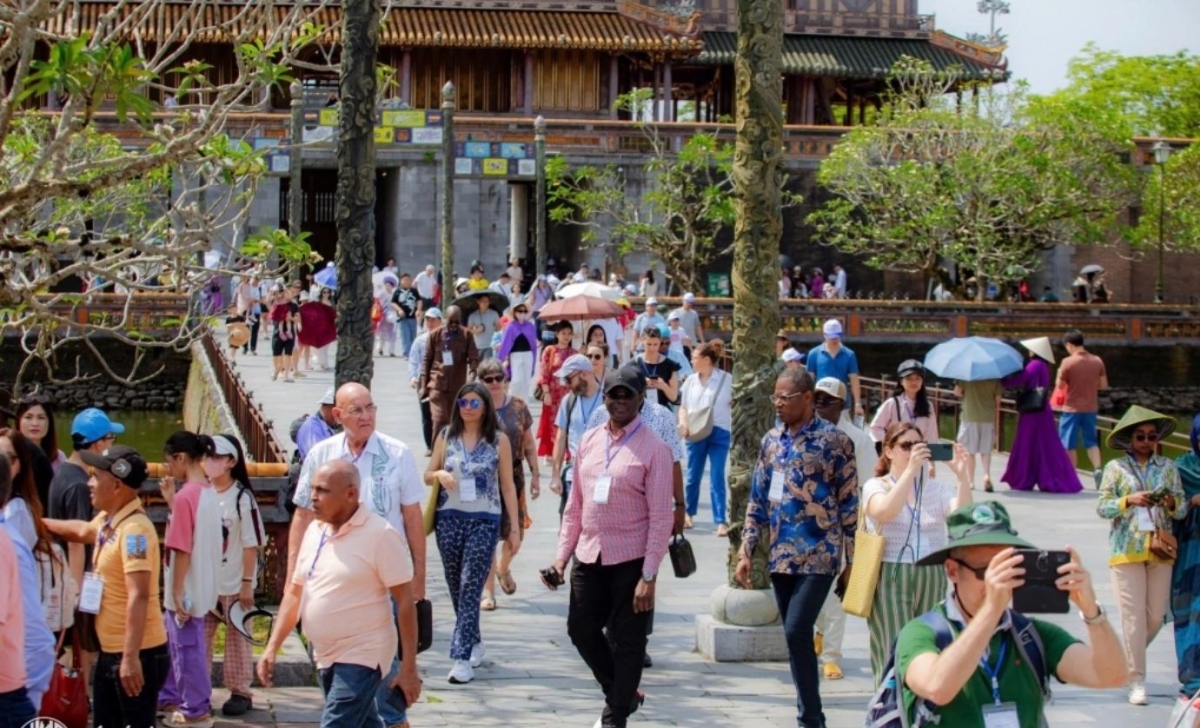 Cò mồi nói khách 'đừng mua vé vào tham quan Ngọ Môn Huế'