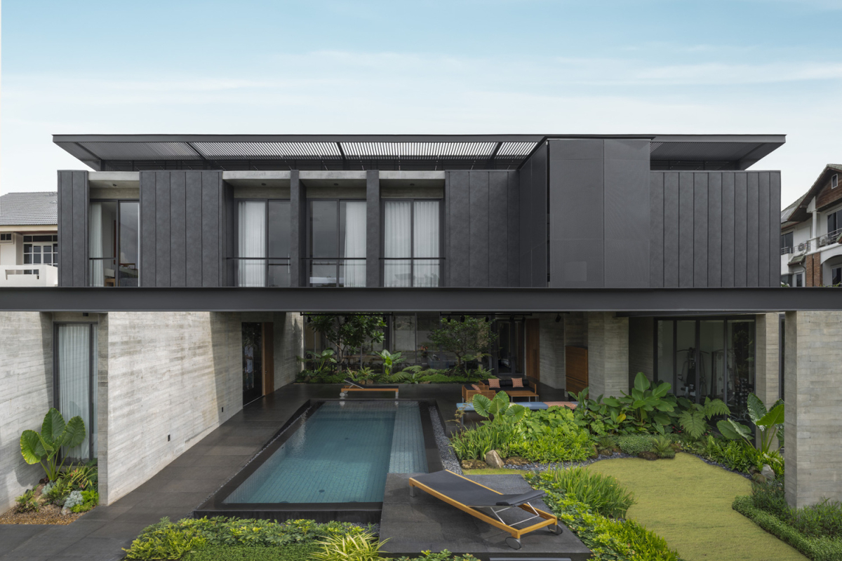 Biệt thự 640 m2 thông thoáng với thiết kế 'trên kín dưới hở'