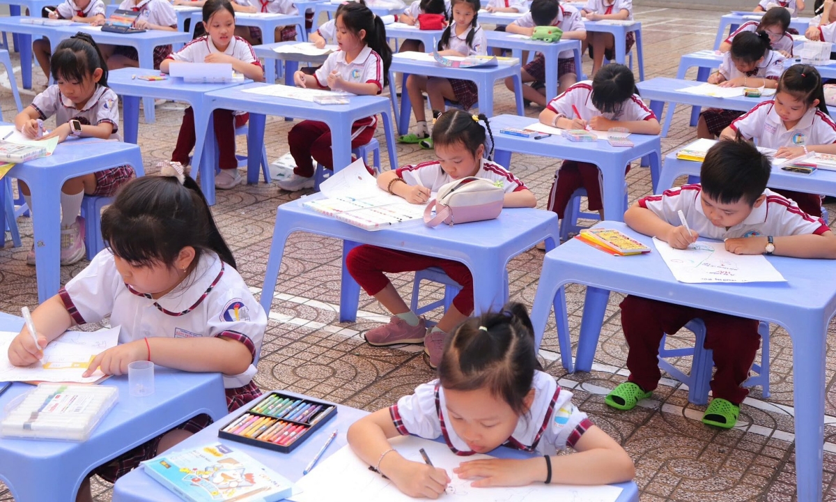 Trường dừng bán trú, chuyển dạy online vì 23 học sinh nghi ngộ độc