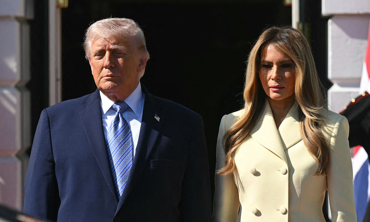 Vợ chồng ông Trump phẫn nộ vì câu đùa 'góa chồng' của Jimmy Kimmel