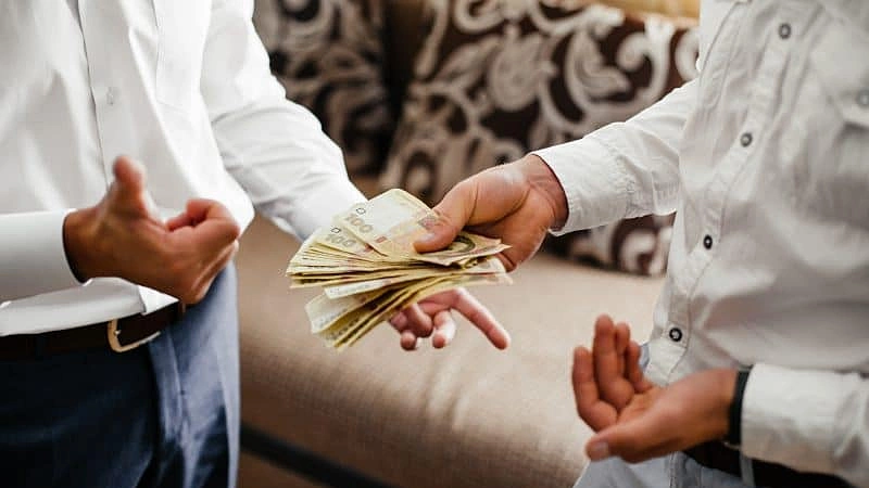 Người vay không có tiền để trả, chủ nợ có nên khởi kiện?
