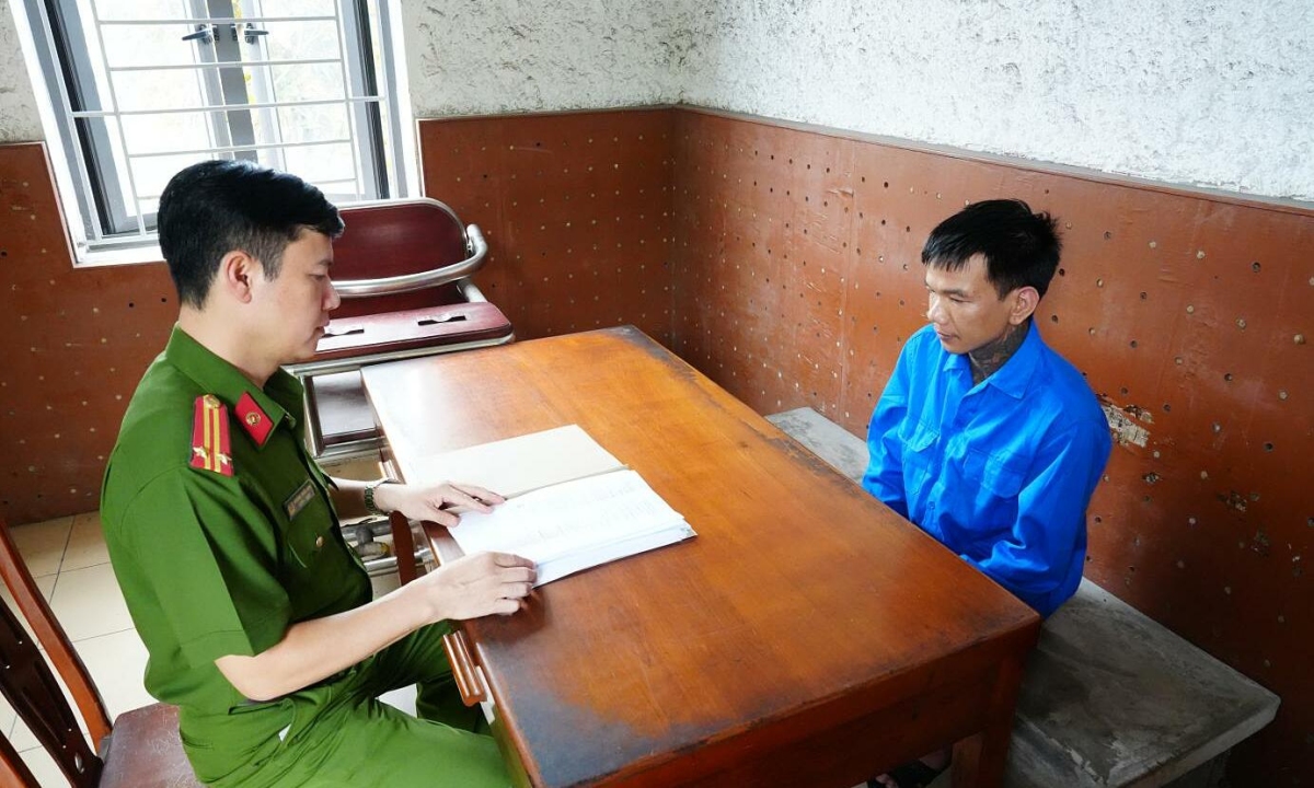 Xin nghỉ việc để lên kế hoạch đâm trọng thương đồng nghiệp