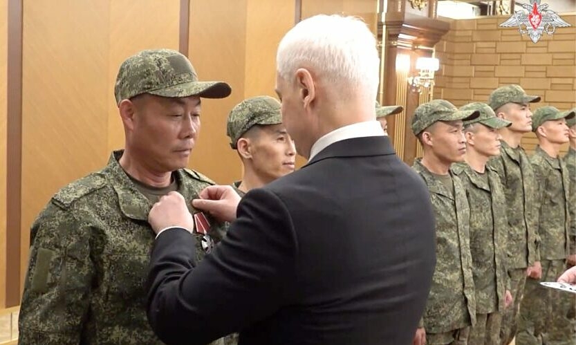 Nga trao huân chương cho binh sĩ Triều Tiên tham chiến ở Kursk