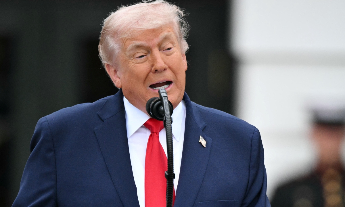 Báo Mỹ: Ông Trump yêu cầu kéo dài lệnh phong tỏa với Iran