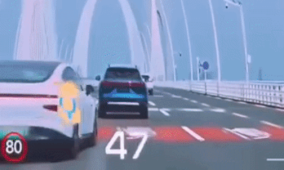 Ôtô giúp tài xế xả stress bằng cách 'mắng' lái xe khác