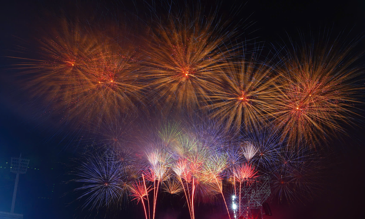 Pháo hoa rực sáng bầu trời Thủ đô