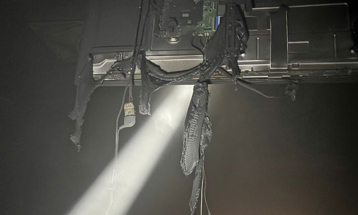 5 người nước ngoài chui cửa sổ thoát thân khi cháy nhà hàng