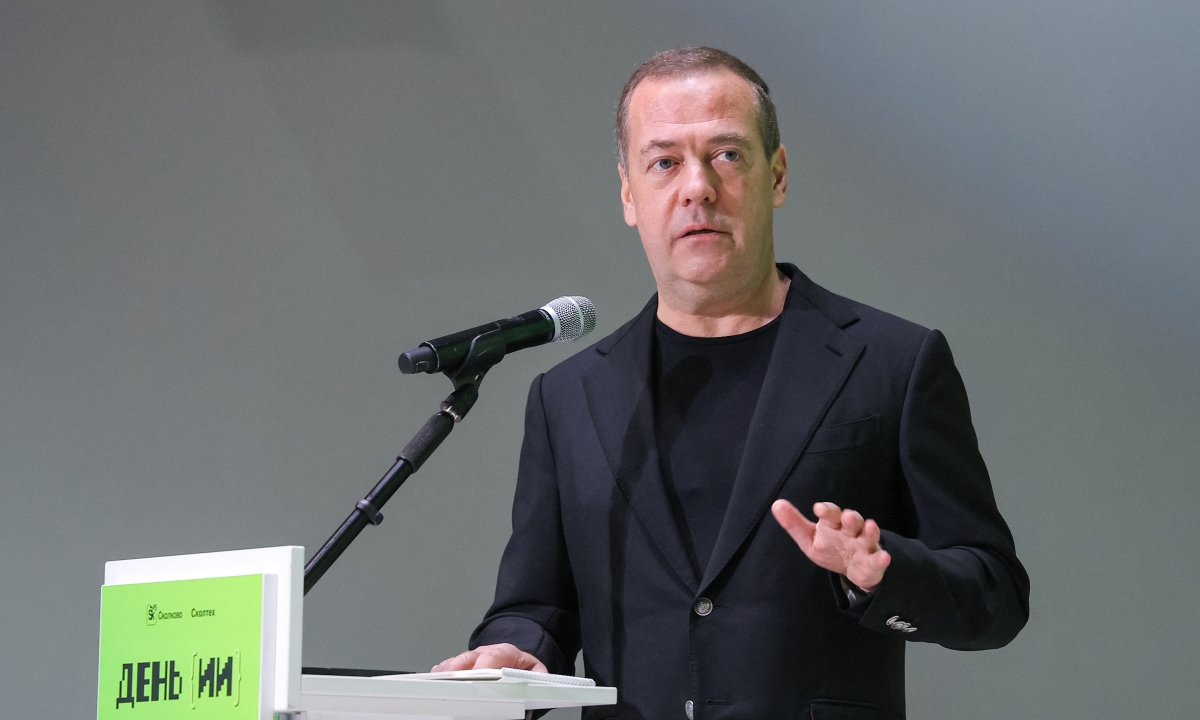 Ông Medvedev hoài nghi vai trò trung gian hòa giải của Mỹ