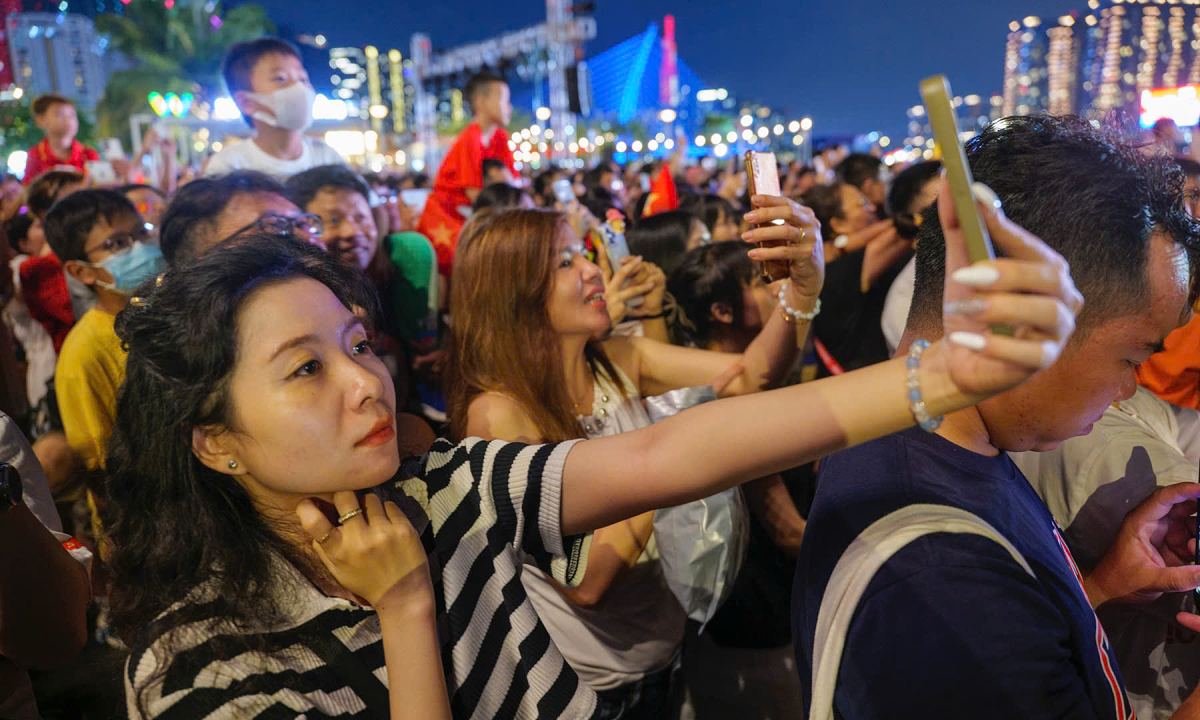 Chính phủ tặng 400.000 điện thoại thông minh cho hộ nghèo, cận nghèo