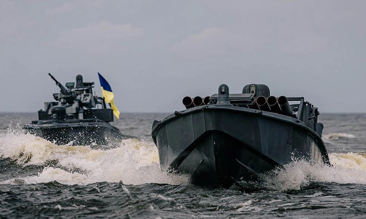 Ukraine tuyên bố tấn công phương tiện thuộc 'đội tàu bóng tối' của Nga