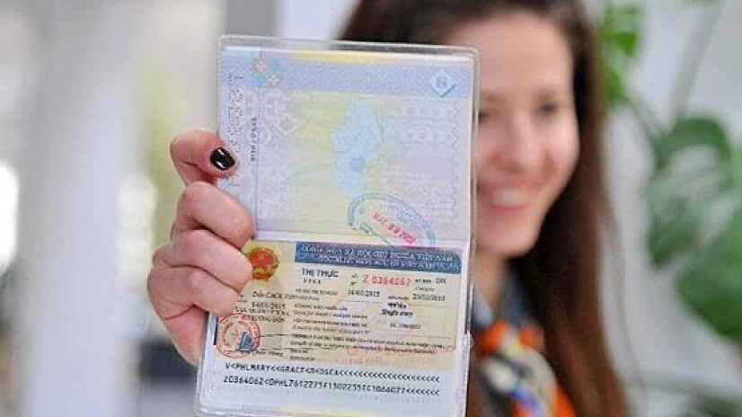 Ở quá hạn visa tại Việt Nam, tôi bị phạt bao nhiêu tiền?