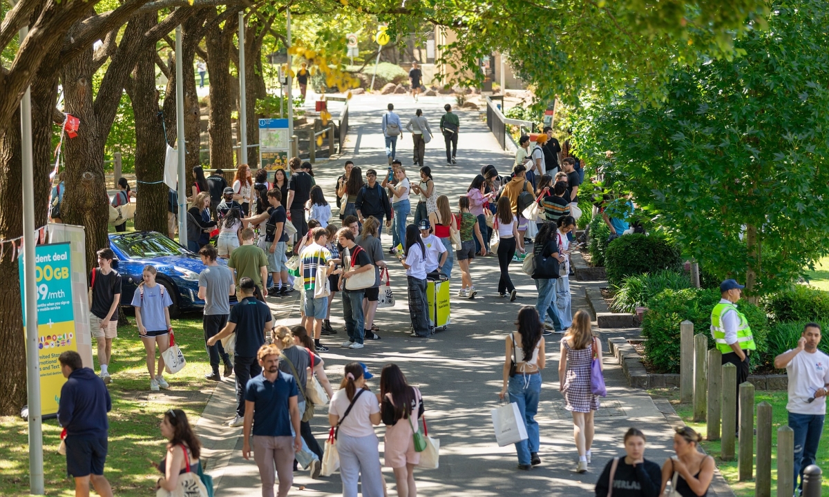 Australia 'lời' hàng chục triệu AUD từ du học sinh trượt visa
