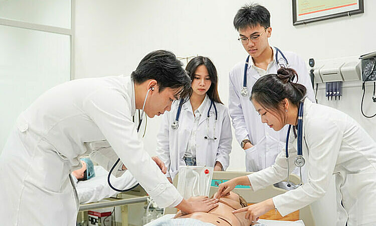 Học phí ngành Y khoa tăng, cao nhất 150 triệu đồng