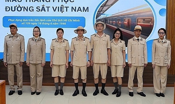 Phục dựng đồng phục nhân viên hỏa xa năm 1946