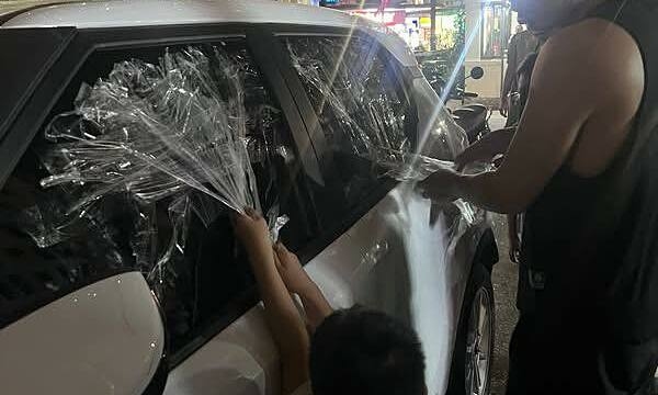 Dùng băng dính để kéo cửa sổ ôtô có hiệu quả?