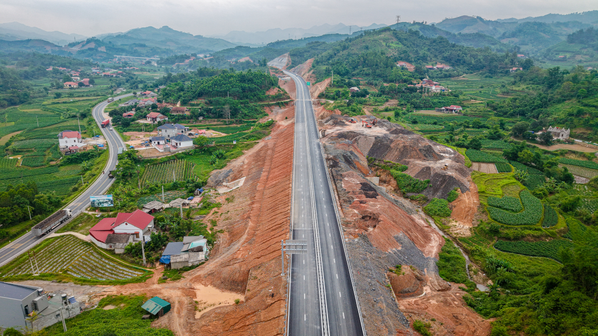 Hiện trạng cao tốc Hữu Nghị - Chi Lăng sắp thông xe