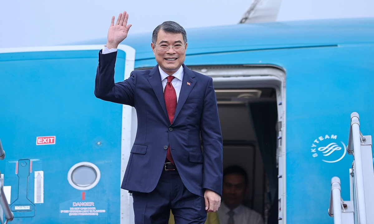 Thủ tướng lên đường dự Hội nghị Cấp cao ASEAN