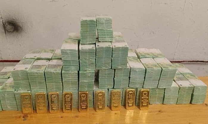 Hungary trả lại 82 triệu USD tiền, vàng cho Ukraine