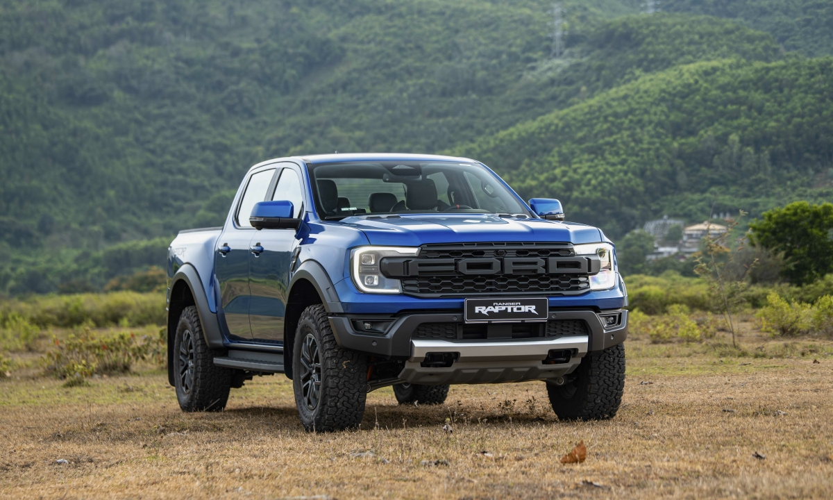 Ford Ranger Raptor động cơ xăng V6 ra mắt, giá 1,448 tỷ đồng