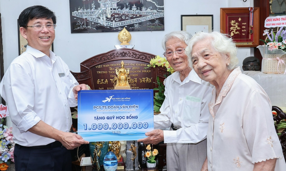 Thầy giáo 90 tuổi dành 4 tỷ đồng lập quỹ học bổng cho trò nghèo