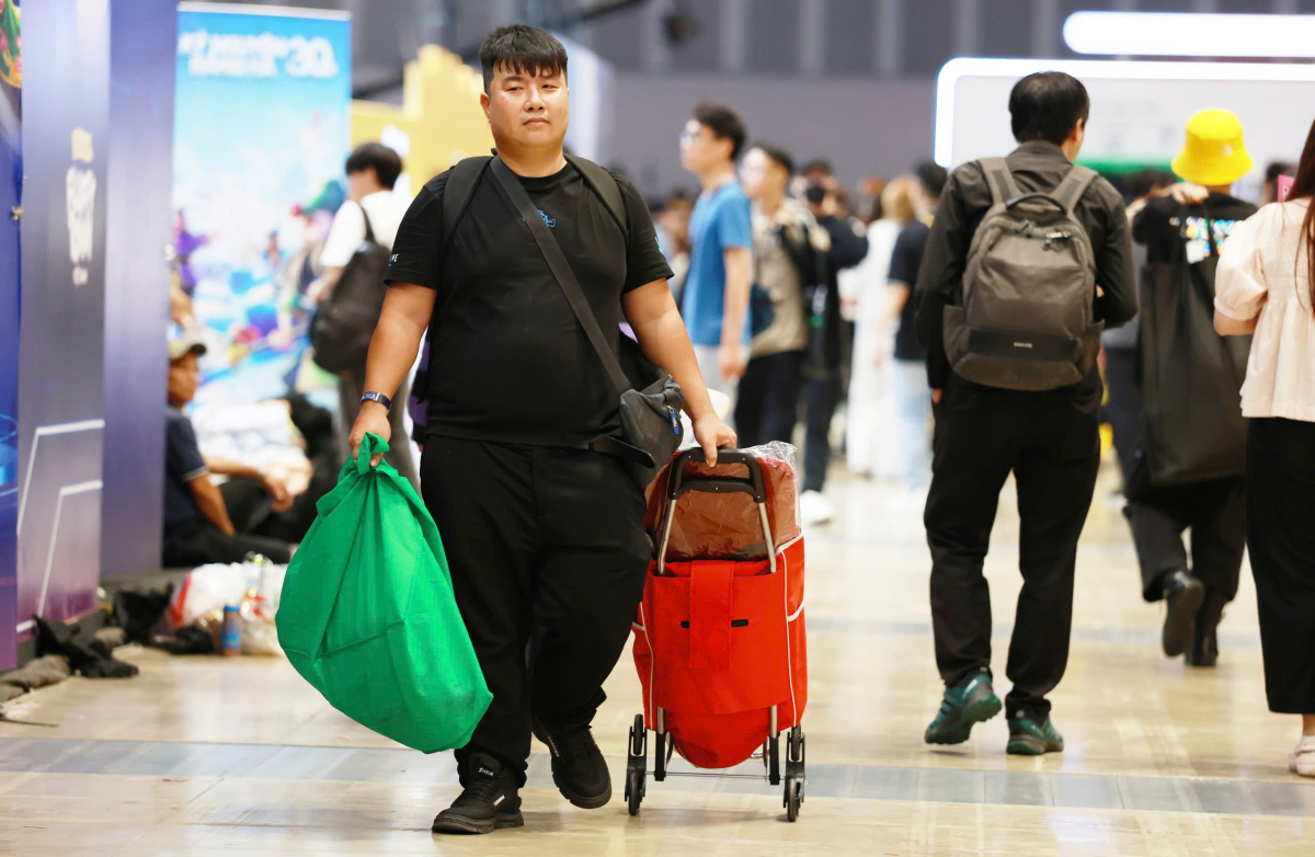 Người tham dự 'bội thu' quà tại GameVerse 2026