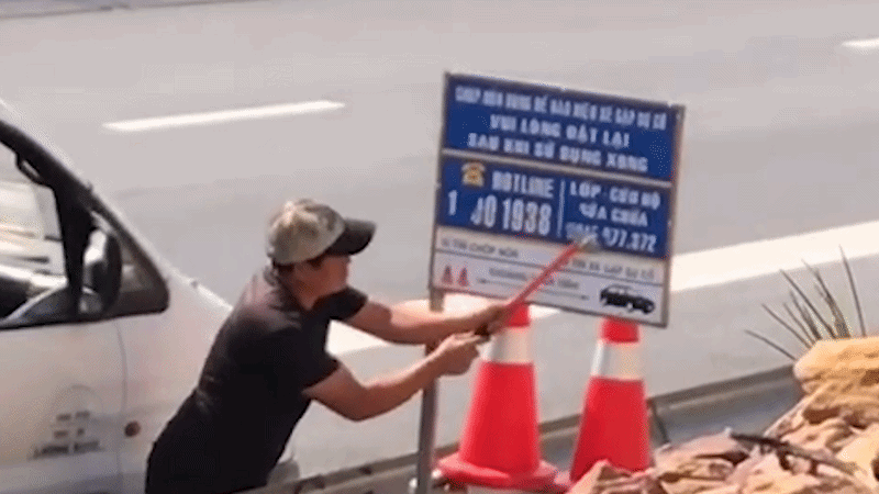 Đề nghị điều tra người xóa số điện thoại khẩn cấp trên cao tốc