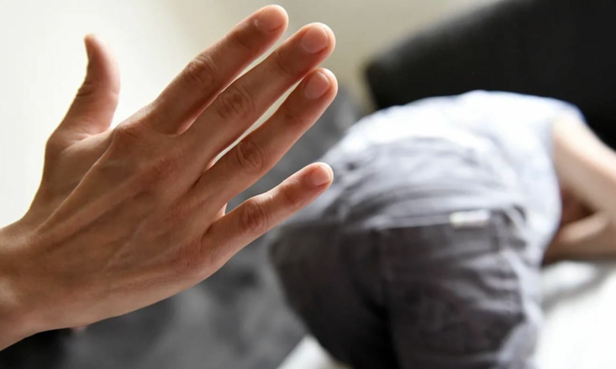 Cả nhà thay nhau đánh đòn tôi đến tận 5 tuổi