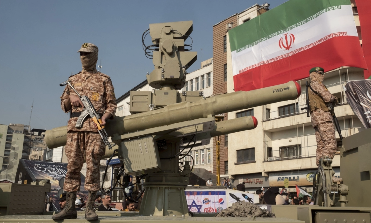 Vệ binh Iran nói đang chờ lệnh khai hỏa vào cơ sở Mỹ tại Trung Đông