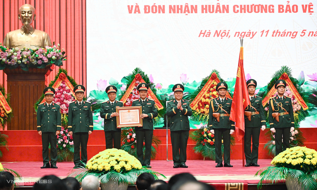 Cục Tuyên huấn nhận Huân chương Bảo vệ Tổ quốc hạng Nhất