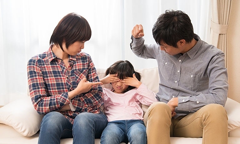 Bạo hành con vì nghĩ 'chúng sướng hơn mình ngày xưa'