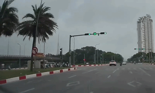 Đèn xanh 7 giây chuyển vàng, ôtô phóng qua có bị phạt?
