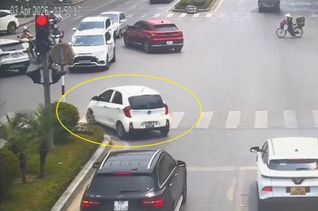 Cục CSGT làm rõ tranh cãi phạt nguội 'quay đầu xe trên vạch người đi bộ'