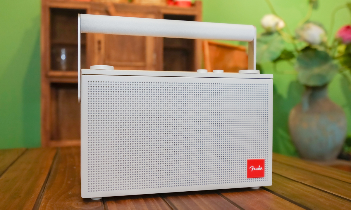 Fender Elie 12 - loa dáng cassette hoài cổ giá 12 triệu đồng