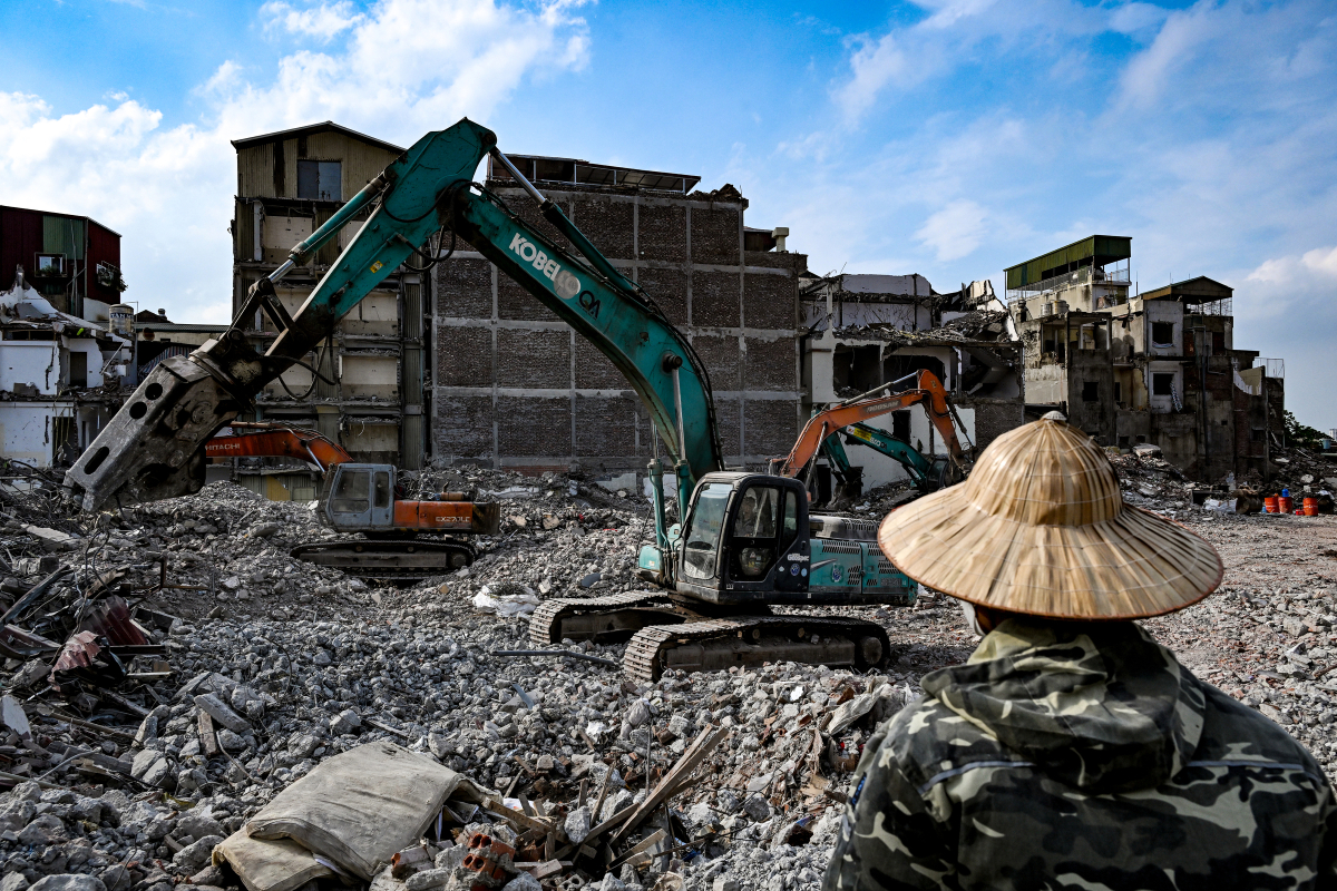 Giải tỏa khu dân cư ven sông Hồng để xây cầu Trần Hưng Đạo