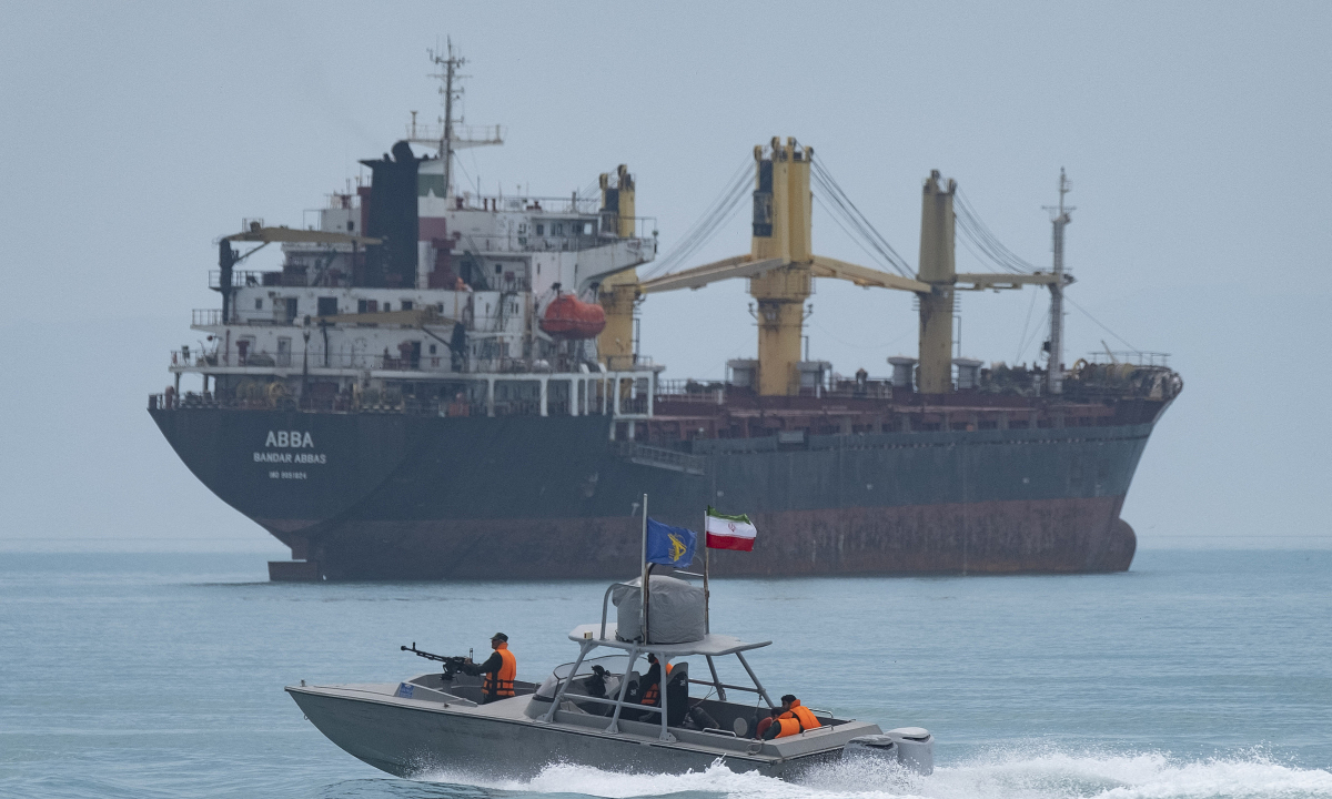 Mỹ nói Trung Quốc phản đối thu phí tàu qua eo biển Hormuz