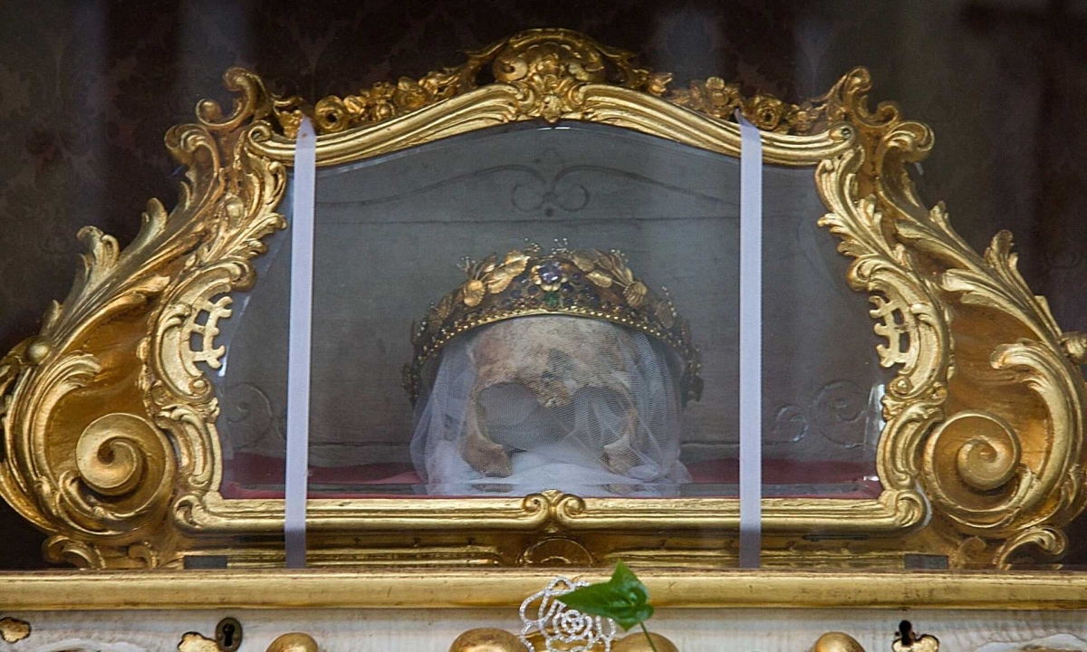 Czech truy tìm kẻ đánh cắp hộp sọ của thánh