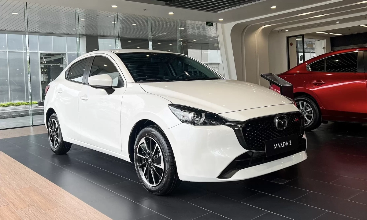Sedan cỡ B tháng 4: Mazda2 tạo bất ngờ