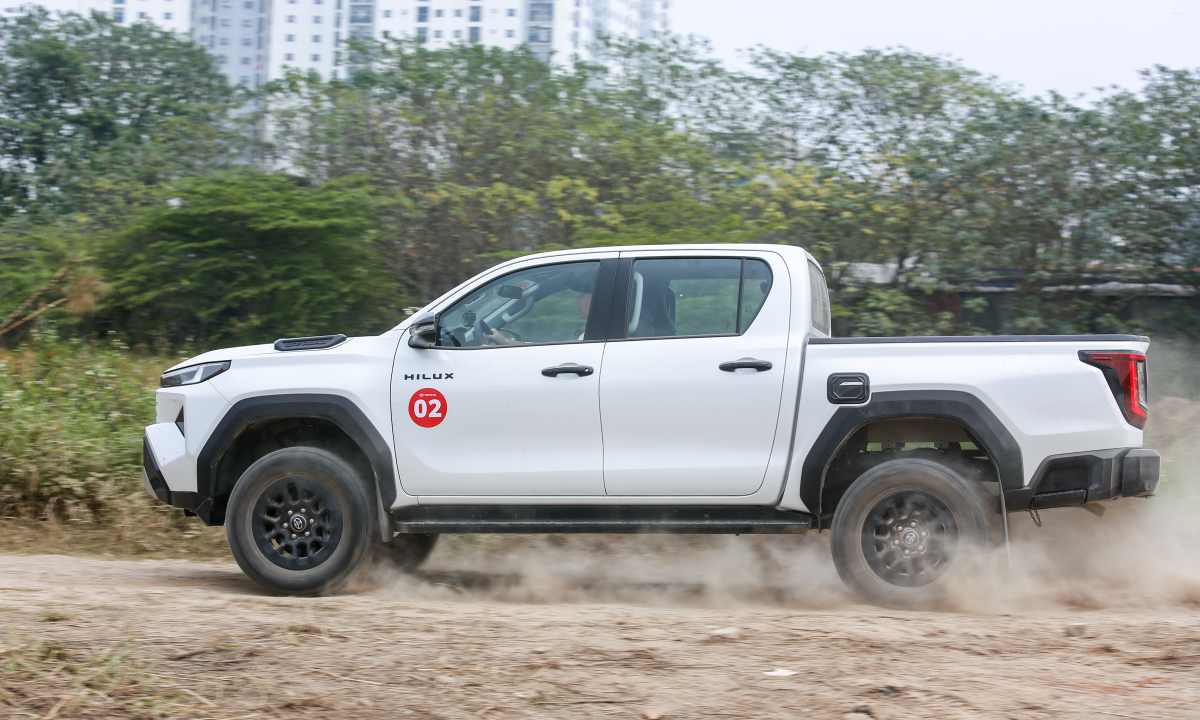 Thị trường xe bán tải lao dốc trong tháng 4, Hilux ngược dòng