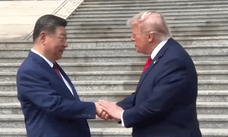Thông điệp từ 5 cú vỗ của ông Trump khi bắt tay ông Tập