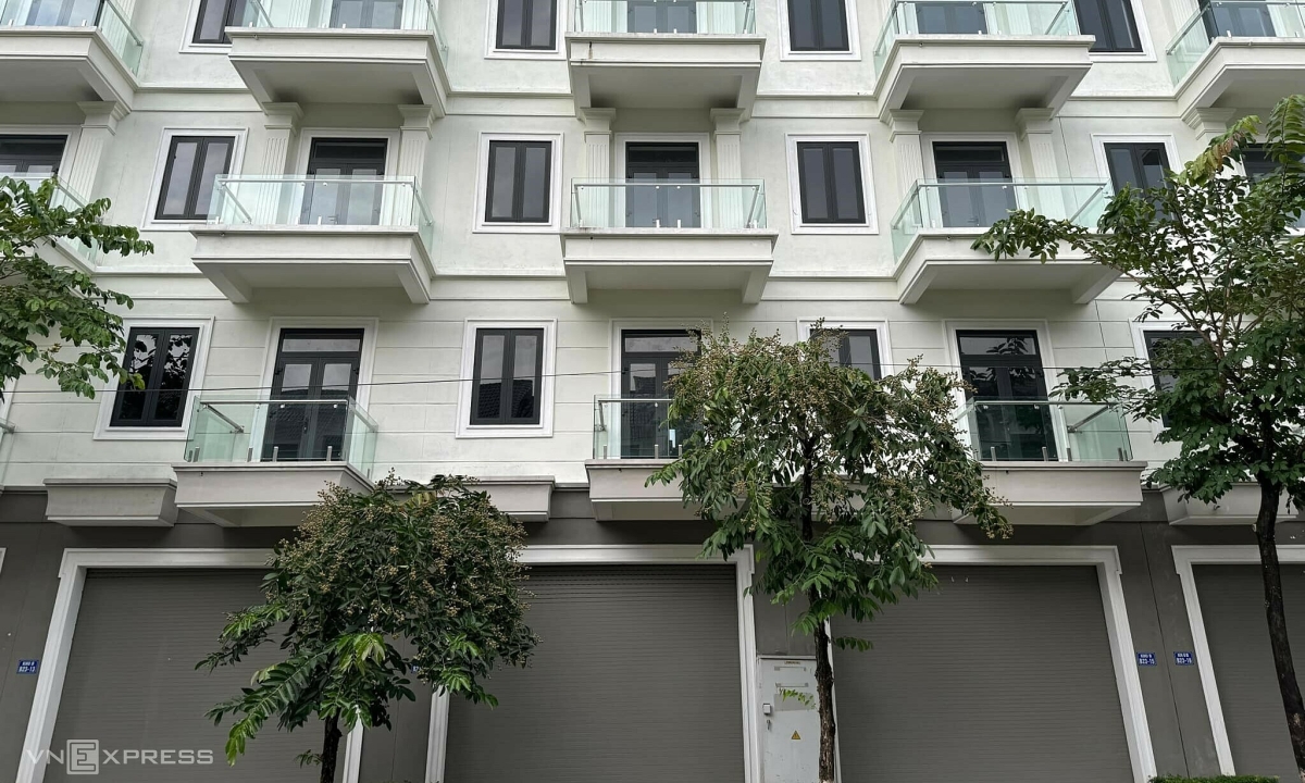 Có nên bán cắt lỗ nhà liền kề 6 tỷ đồng vùng ven để mua ở trung tâm?
