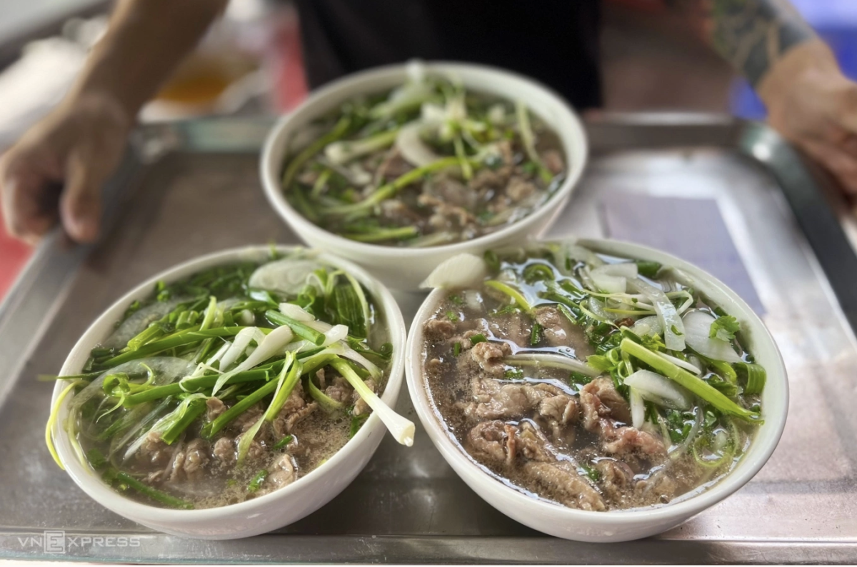 Quán phở dẹp tiệm vì 'không mỳ chính, chỉ 100% xương tươi, sá sùng'
