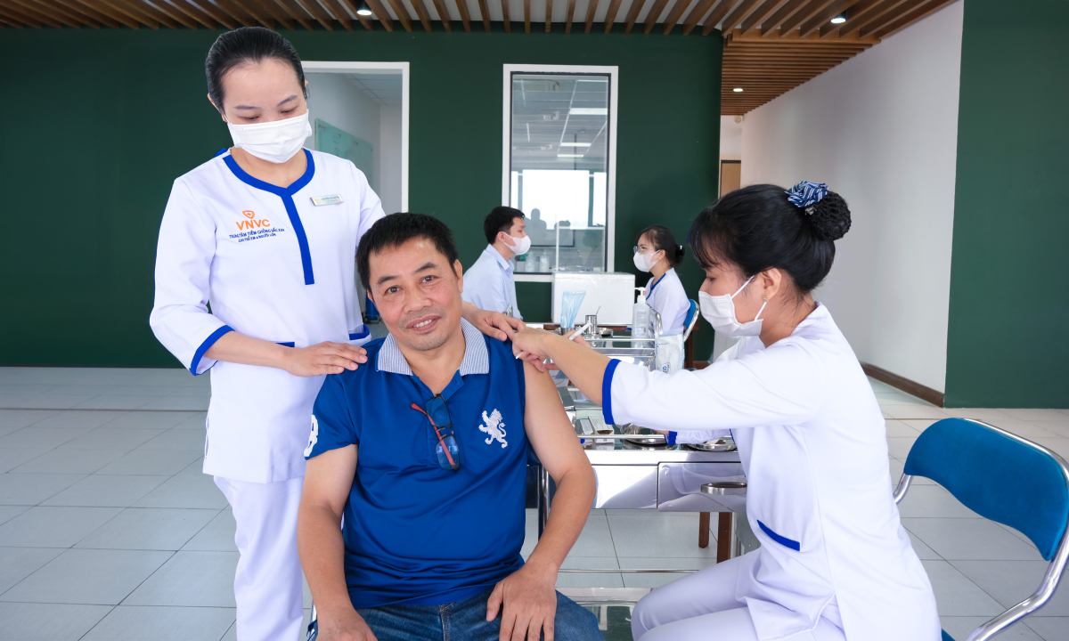 Côn Đảo nhận gói hỗ trợ vaccine 10 tỷ đồng